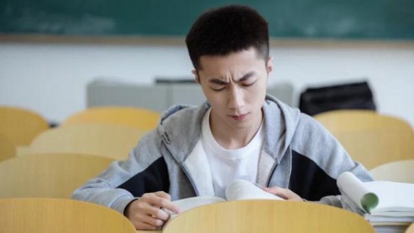 金智股配 中国最容易转行的大学专业，谁读谁后悔